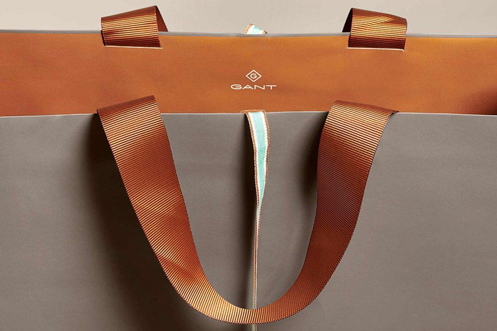 Luxury retail bag GANT Retail Packaging Logo turn top textured handles