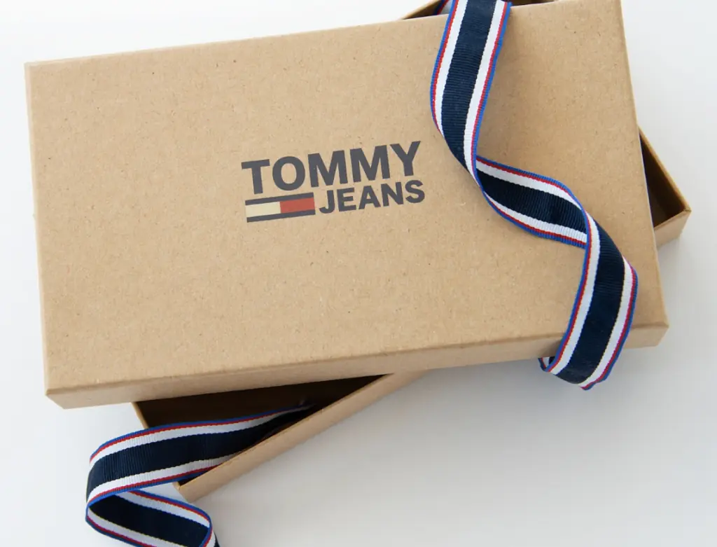 luxury retail packaging Tommy Jeans Box + Ribbon
